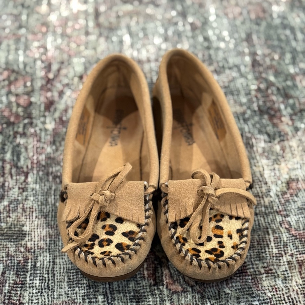 Minnetonka Tan Suede Leopard Kilty Moccasins 347F Size 6 Real Calf Hair